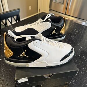 Like new -Mens Jordan Big Fund PRM Athletic Shoes in White/Metallic Gold/Black